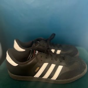 Vegan Sambas - men’s size 6 / women’s 8